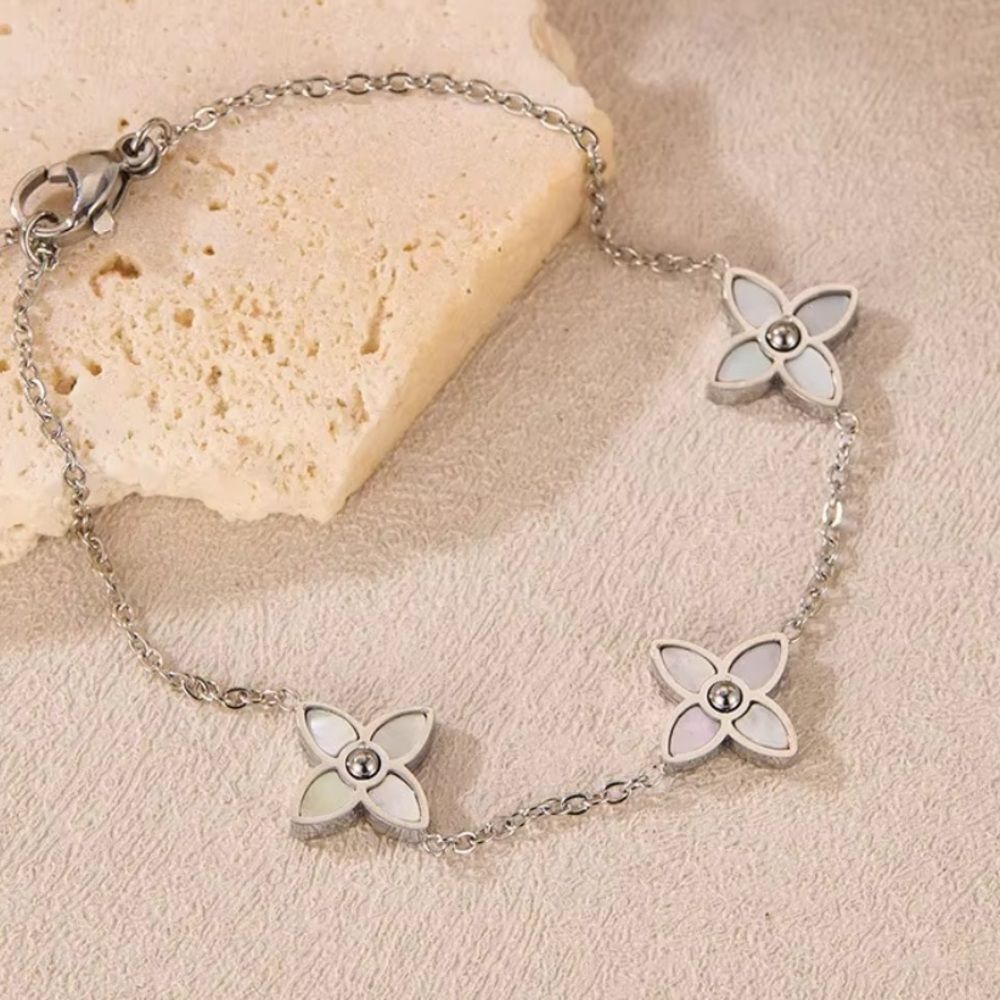 Silver flower bracelet Q450